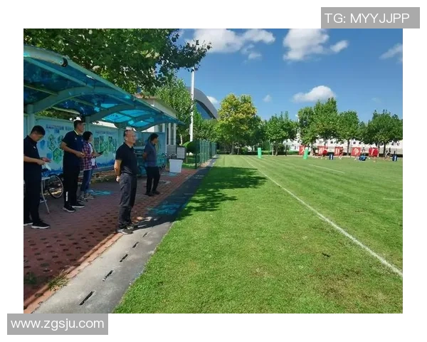 中青英联迎战济南球队全力以赴争夺胜利展现青春风采